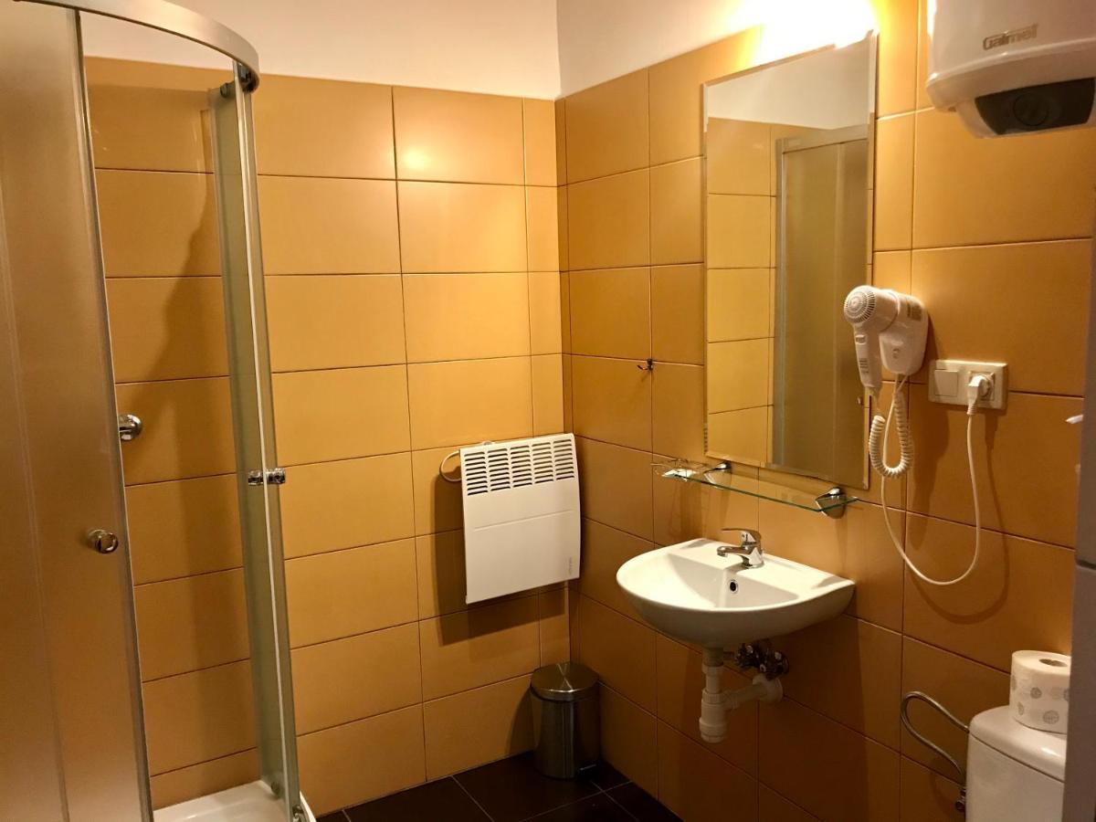 Hotelik Polonia Lowicz Luaran gambar